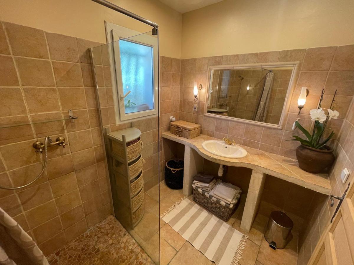 Russan Le Calme De La Garrigue Bed & Breakfast エクステリア 写真