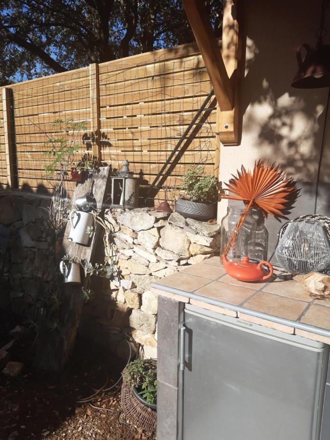 Russan Le Calme De La Garrigue Bed & Breakfast エクステリア 写真